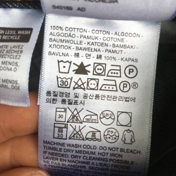 Men's Dark Wash Levi Jeans - Picture 2 of 4